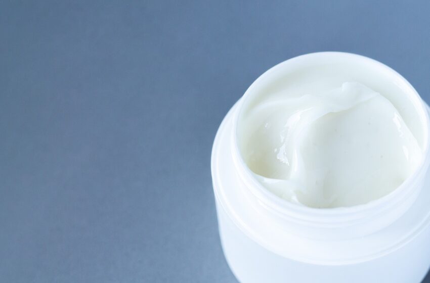  What’s So Trendy About Azelaic Acid Cream That Everyone Went Crazy Over It?